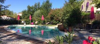 hytte med svømmebasseng i et rolig og i hjertet av naturen Ardechoise