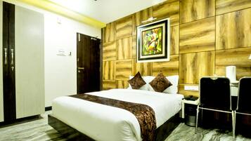 Deluxe Double or Twin Room, 1 Large Twin Bed, Non Smoking | Soundproofing, iron/ironing board, WiFi (free), bed sheets