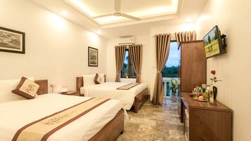 Premium bedding, minibar, desk, blackout curtains