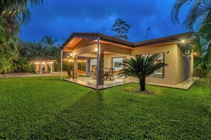 Mặt tiền nơi lưu trú