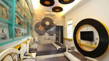 Desk, free WiFi, bed sheets