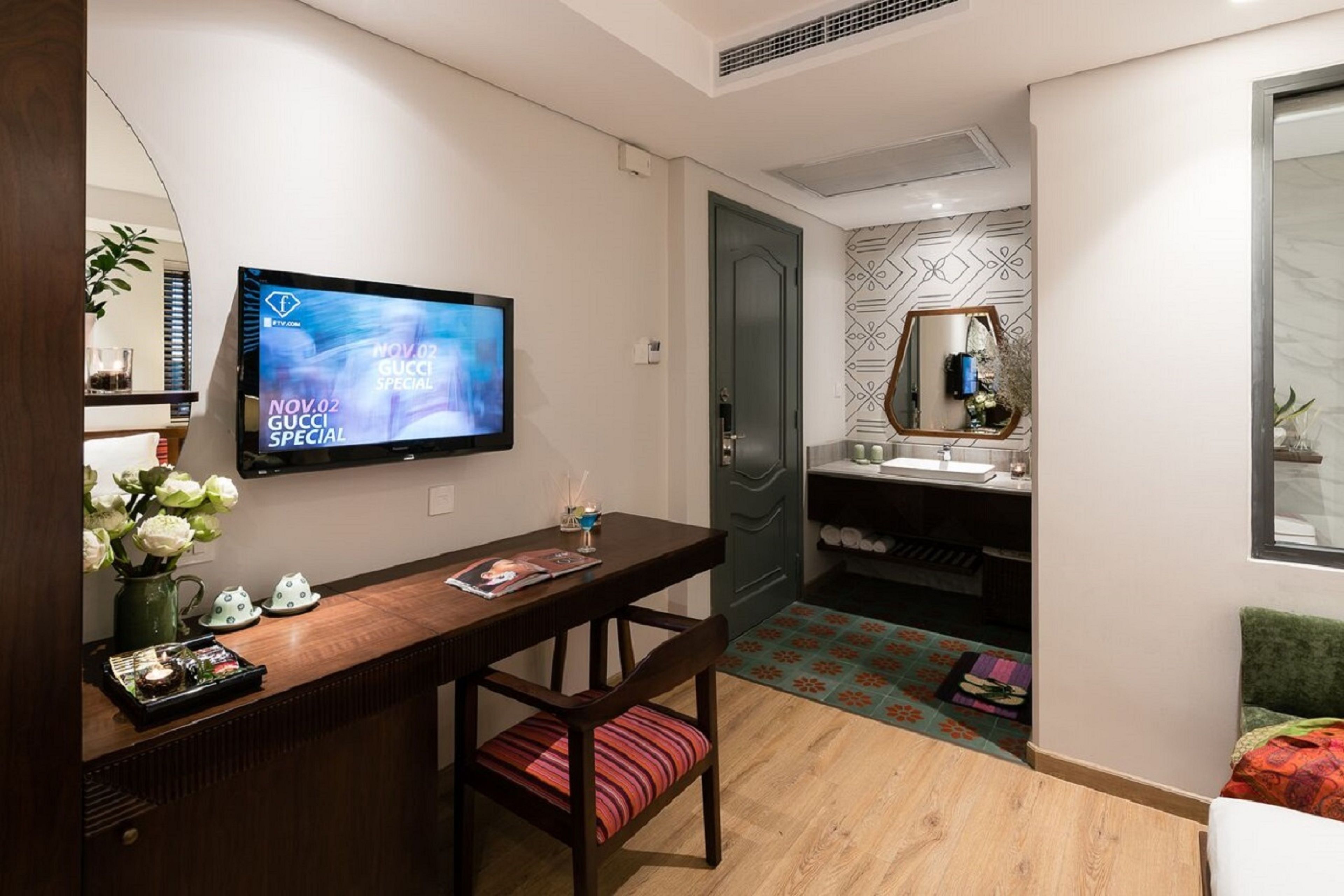 deluxe double room + afternoon tea on rooftop | 1 bedroom, minibar, in-room safe, desk