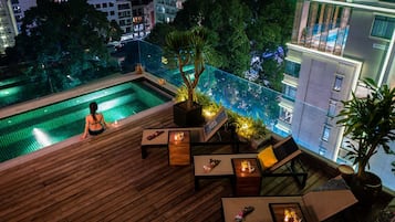 Outdoor pool, pool loungers