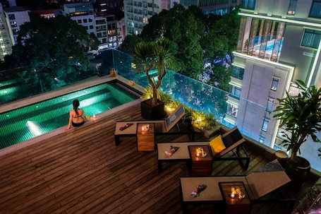 Outdoor pool, sun loungers