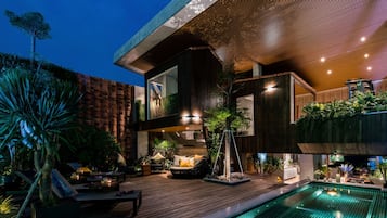 Outdoor pool, sun loungers