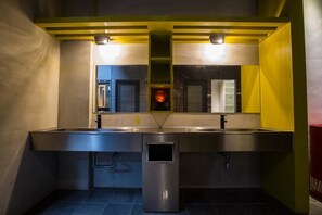 Free toiletries, hair dryer, slippers - Justwalk Hostel (Hualien City)