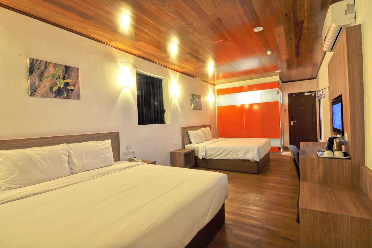 Family Room | Desk, iron/ironing board, free WiFi, bed sheets