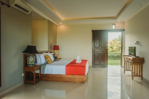 Habitación doble, 1 cama matrimonial (with Balcony) | Servicios de la habitación