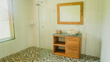 Tweepersoonskamer, 1 tweepersoonsbed (with Balcony) | Badkamer | Gratis toiletartikelen