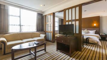 Superior Suite | Minibar, in-room safe, desk, laptop workspace