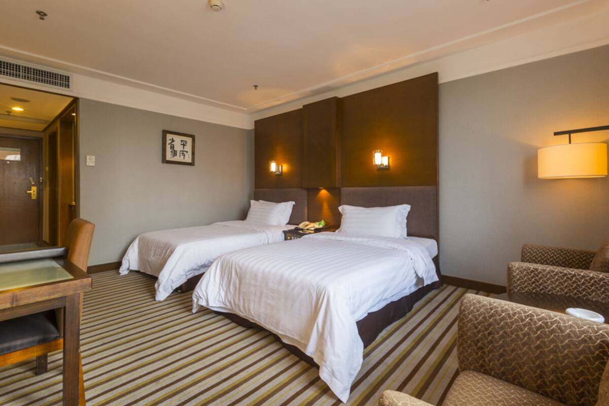 Superior Twin Room | Minibar, in-room safe, desk, laptop workspace