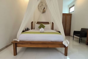 Habitación Deluxe | Decoración personalizada, muebles diferentes y escritorio 