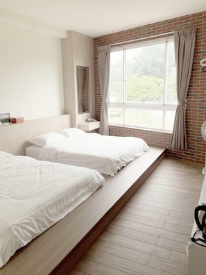 Standard Quadruple Room (Japanese) | Desk, blackout curtains, rollaway beds, free WiFi