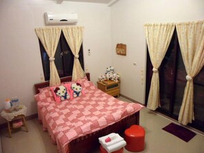 Double Room, 1 Double Bed, Non Smoking | Desk, free WiFi, bed sheets - Rose Lodge (Dongshan)