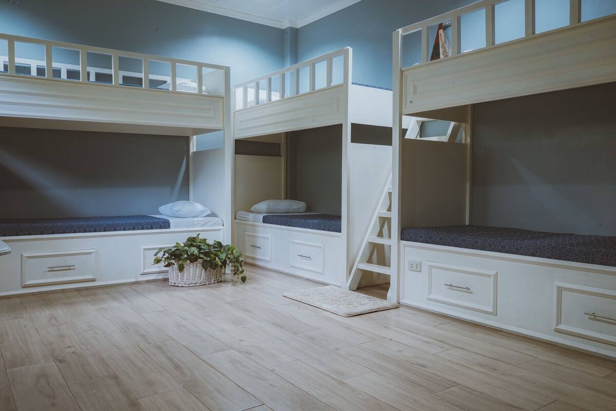 1 bedroom, desk, laptop workspace, cribs/infant beds