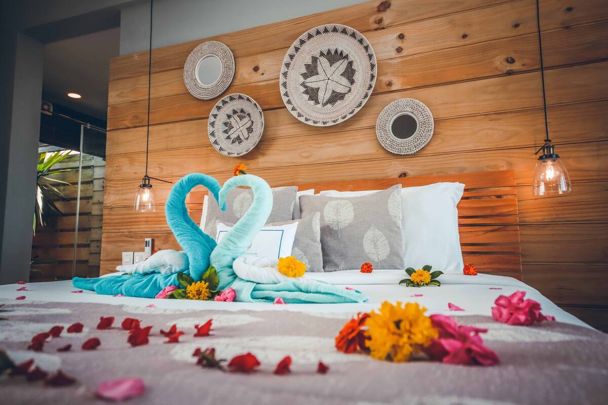 1 bedroom, premium bedding, minibar, in-room safe