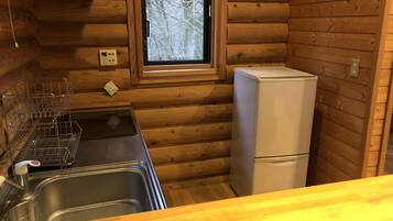 Log House | Private kitchenette | Fridge, microwave, stovetop, cookware/dishes/utensils