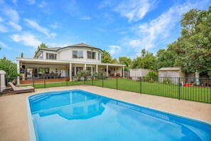 Outdoor pool - Mudgee Country Grandeur Home (Mudgee)