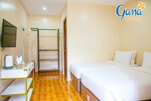 Standard Twin Room | Desk, iron/ironing board, bed sheets