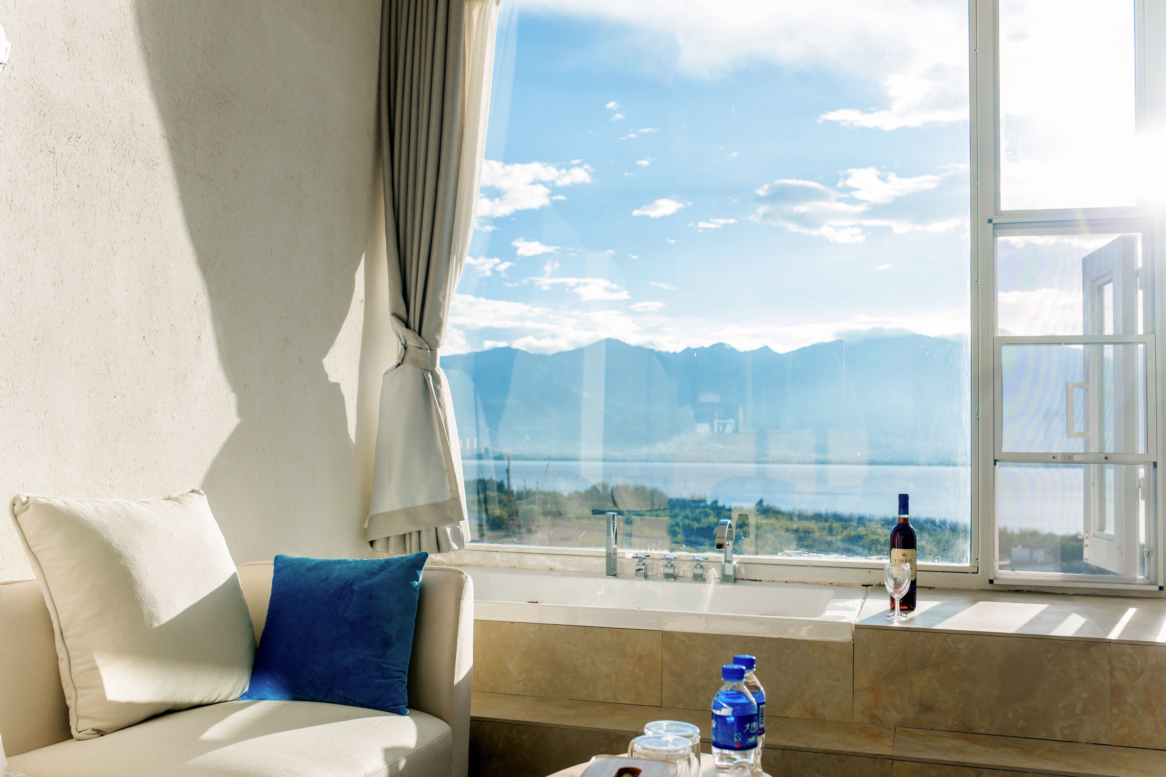 Habitación clásica doble, vistas al lago | Cortinas opacas, sistema de insonorización, wifi gratis