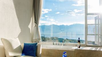 Classic Double Room, Lake View | Blackout curtains, soundproofing, free WiFi