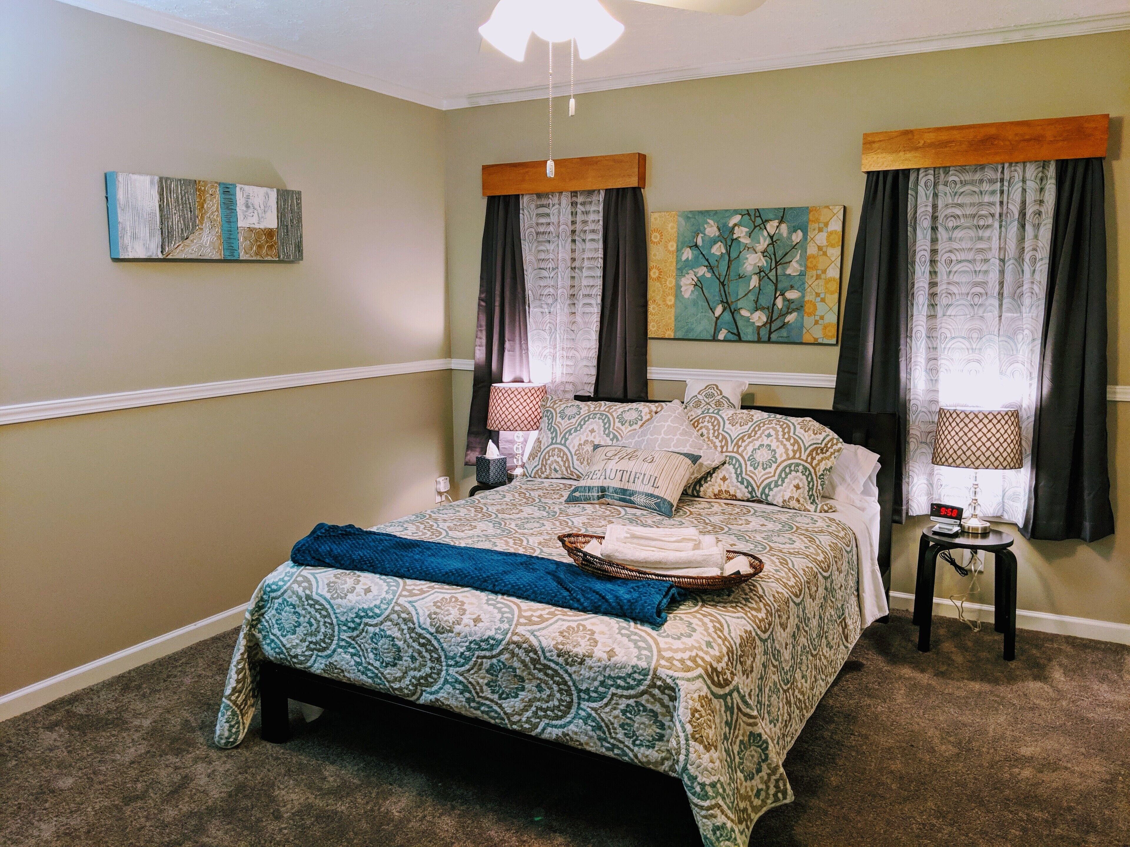 3 bedrooms, iron/ironing board, WiFi, bed sheets