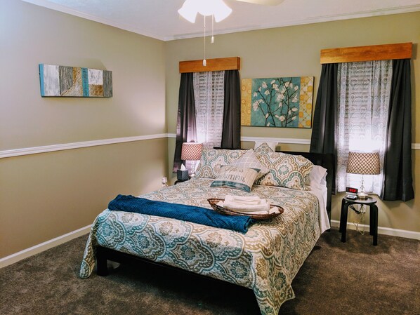 3 habitaciones, tabla de planchar con plancha, wifi y ropa de cama 