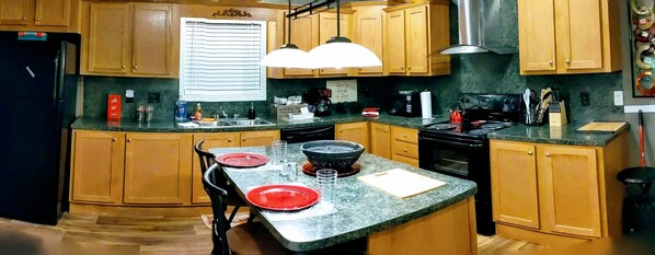 Refrigerador, microondas, horno y parrilla de estufa 