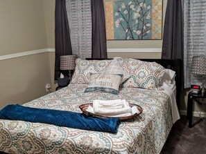 3 habitaciones, tabla de planchar con plancha, wifi y ropa de cama 