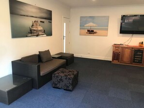 Una televisión, Netflix, servicios de streaming