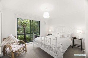 4 bedrooms, bed sheets