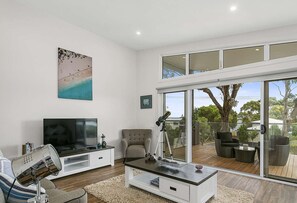 TV - Ventnor Beachhouse (Bass Coast)
