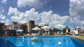 Seasonal outdoor pool