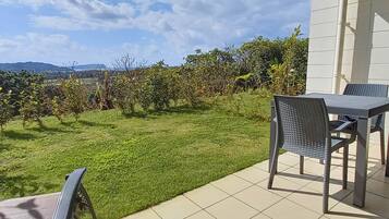 ์ํํธ, ํ
๋ผ์ค | ํ
๋ผ์ค/ํํฐ์ค