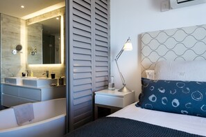 2 bedrooms, in-room safe, individually decorated, desk - Mirage 1202 (Cape Town)