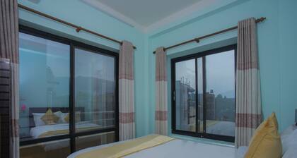 OYO 271 Hotel Golden Three