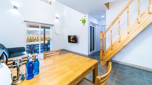 Unclassified image, 4 of 14, button - Hyovely House (Hongcheon)