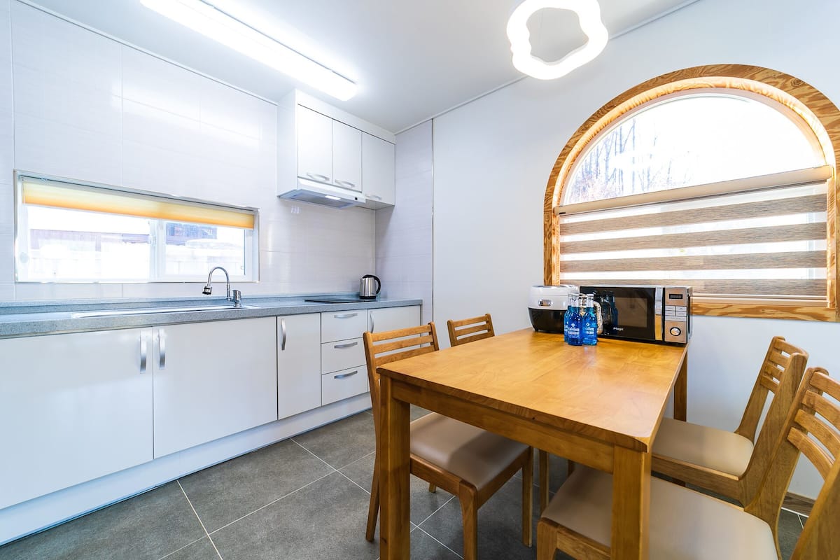 Room | In-room dining