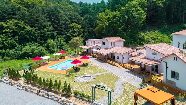 Unclassified image, 1 of 14, button - Hyovely House (Hongcheon)