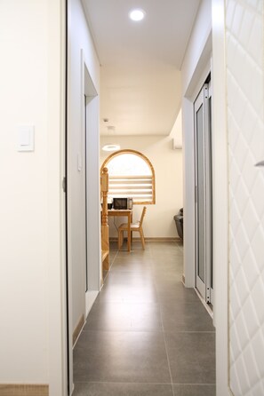 Room | Living area | 42-inch flat-screen TV with cable channels, TV - Hyovely House (Hongcheon)