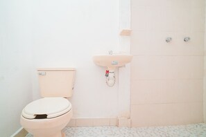 Superior-Zimmer, 2 Doppelbetten (with AC) | Badezimmer | Dusche, Haartrockner, Handtücher, Seife