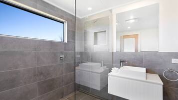 Separate bathtub and shower, free toiletries, hair dryer, towels