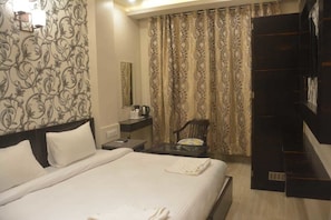 Premium bedding, in-room safe, desk, blackout curtains