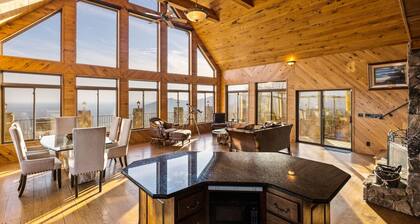 Mountain Cabin with 180 degree panoramic views just 15 minutes from Hanging Rock