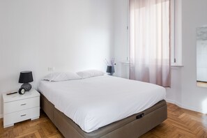 Classic-værelse - 1 queensize-seng | Skrivebord, mørklægningsgardiner, ekstra senge (tillægsgebyr)