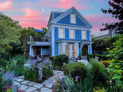 Spacious Dog-Friendly Home with Parking -- West End on Commercial St.!