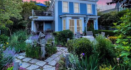 Tilava huoneisto parkkipaikalla --- aivan kaupallisella kadulla!