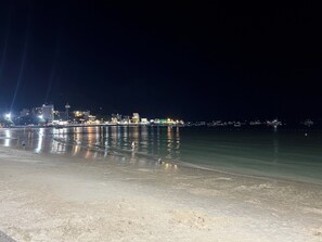 On the beach - Cozzy Seaview Apartment (Ho Chi Minh City)