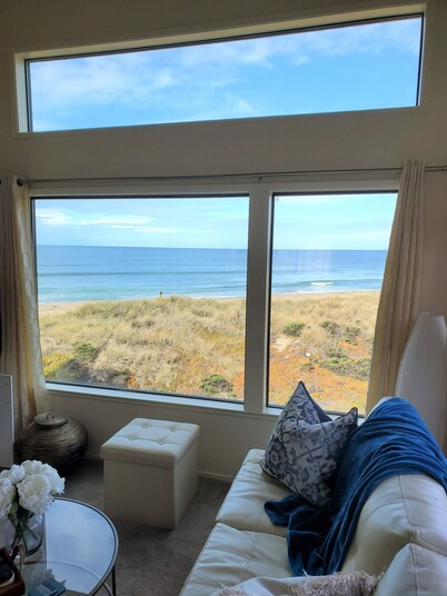 Beachfront Condo with Spectacular View