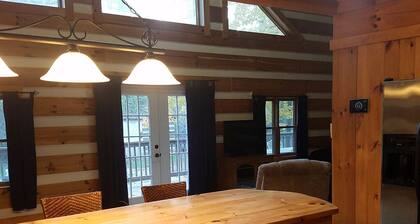 Relaxing Log Cabin Sleeps 6